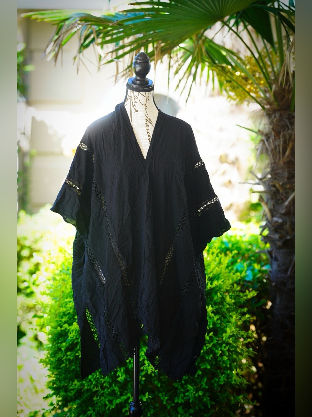 Nordstrom Rack Black Crochet Lace Trim Kaftan Poncho – One Size
